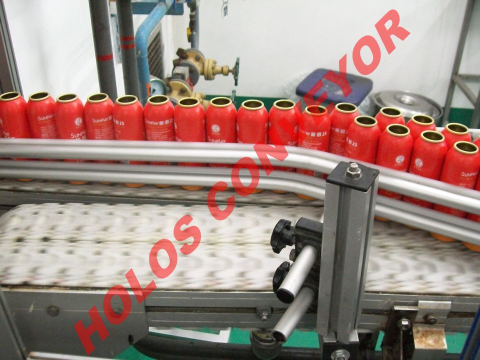 　　從國內(nèi)的實(shí)際應(yīng)用情況來看，皮帶輸送機(jī)的絞車?yán)o和液壓拉緊可以實(shí)現(xiàn)自動(dòng)控制并且拉緊力可以調(diào)節(jié)，重錘拉緊裝置有著較高的安全可靠性。隨著工業(yè)和技術(shù)的發(fā)展，并且有著長距離、大運(yùn)量、高帶速特征的大型皮帶輸送機(jī)已經(jīng)成為發(fā)展主流，由此對(duì)拉緊裝置提出了更高的要求，傳統(tǒng)的拉緊裝置逐漸顯示出其缺點(diǎn)，技術(shù)人員已將對(duì)拉緊裝置的研究方向逐步轉(zhuǎn)入到自動(dòng)拉緊領(lǐng)域。如中礦業(yè)大學(xué)開發(fā)的YZL系列皮帶輸送機(jī)液壓絞車式自動(dòng)拉緊裝置，它能根據(jù)帶式輸送機(jī)起動(dòng)加速階段和平穩(wěn)運(yùn)行階段對(duì)輸送帶拉力的不同要求，提供相應(yīng)的輸送帶拉力，并且在輸送帶拉力發(fā)生變化時(shí)準(zhǔn)確監(jiān)測(cè)并且及時(shí)的自動(dòng)調(diào)整。